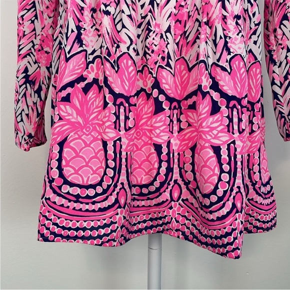 Lily Pulitzer Marilina High Tide Navy Citrus Kiss
Engineered Tunic Top. Size XXS - Picture 6 of 14